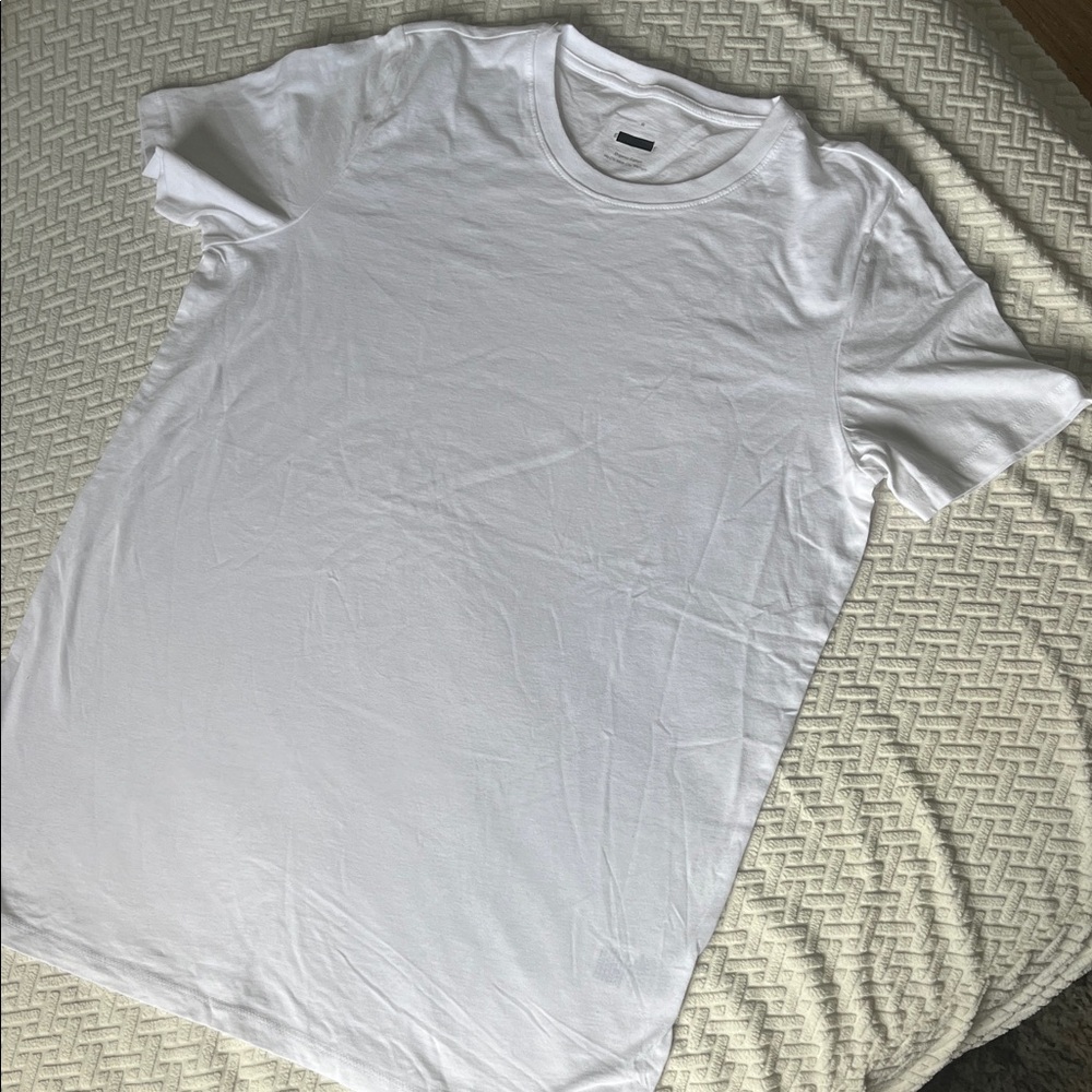 2 Everlane Slim Fit Crewneck White and Black Short Sleeve Tees, new - Picture 2 of 7